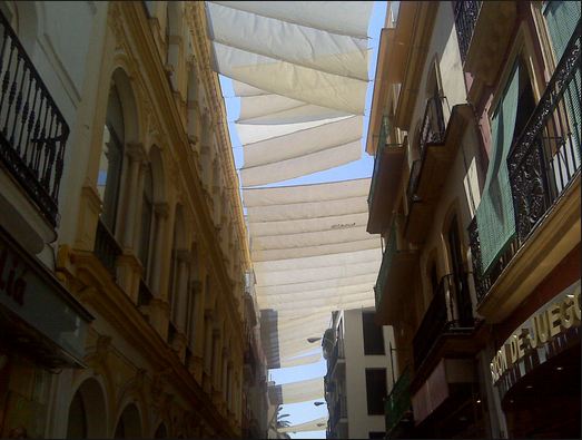 Los toldos de las calles del centro de Sevilla datan del siglo XVI ¿lo sabías?